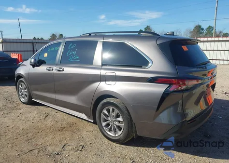 2022 Toyota Sienna Xle z USA, uszkodzony, nr VIN 5TDYRKEC5NS099135